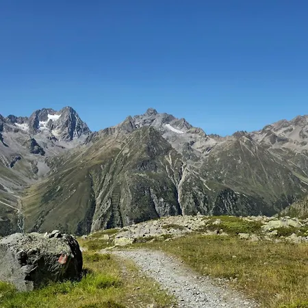 Gschloessle * يرتسنز